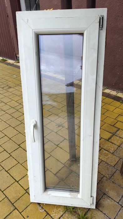 Okno PCV z demontażu, rozwieralno-uchylne, stan dobry 133x50 cm