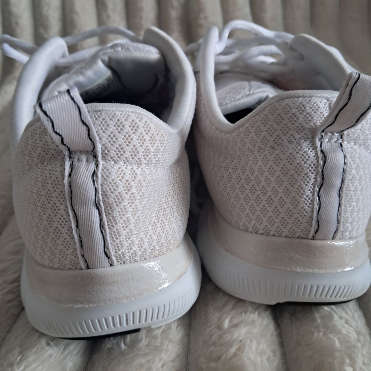 Damskie buty sportowe Skechers