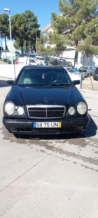 Mercedes Benz E220