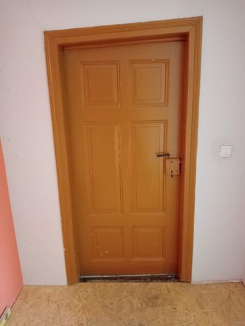 Drzwi z futryna z poniemieckiego domu