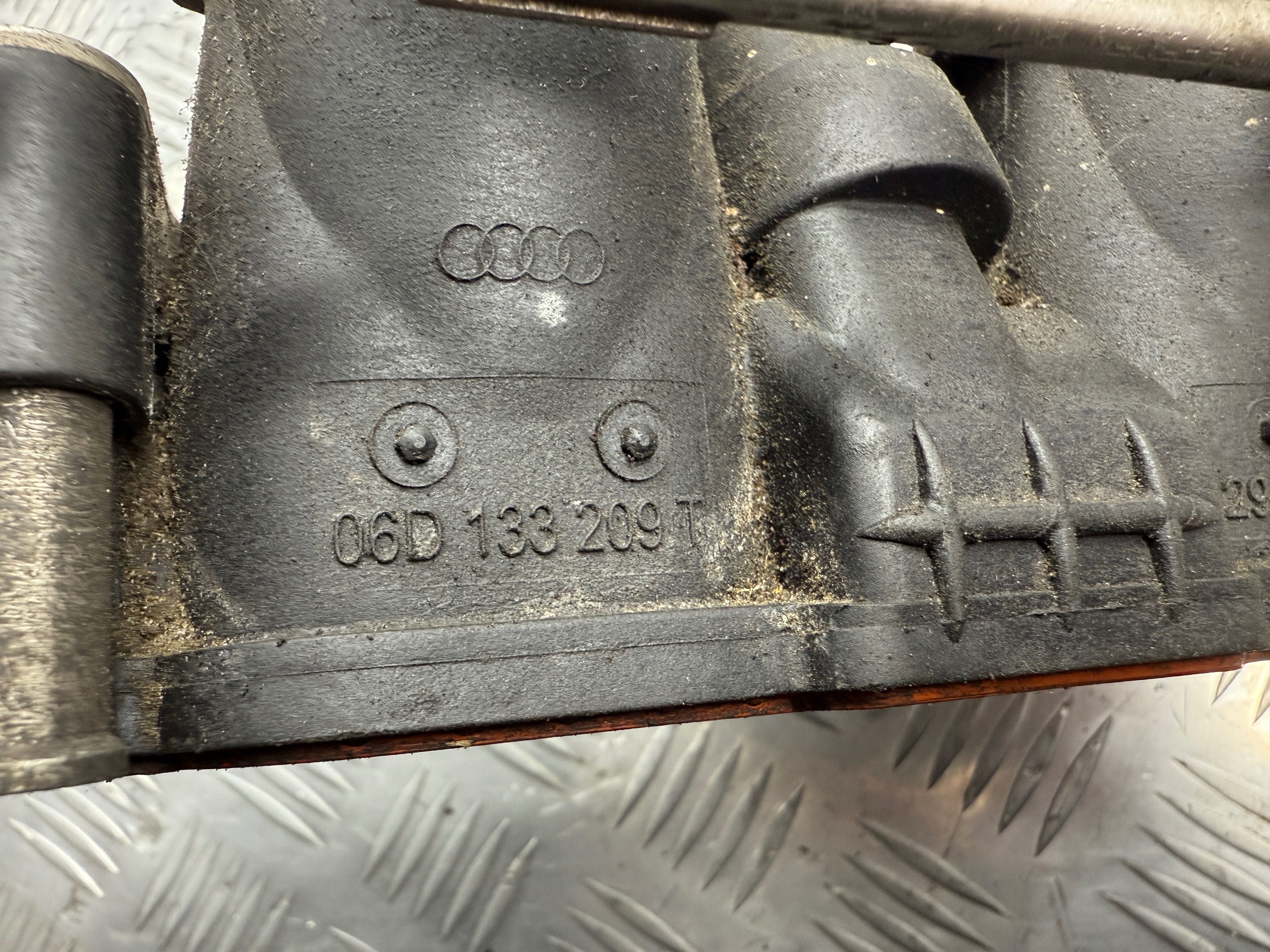 Коллектор впускной  vw passat 2.0 16v fsi (b6) 2005-2010 06D133209T