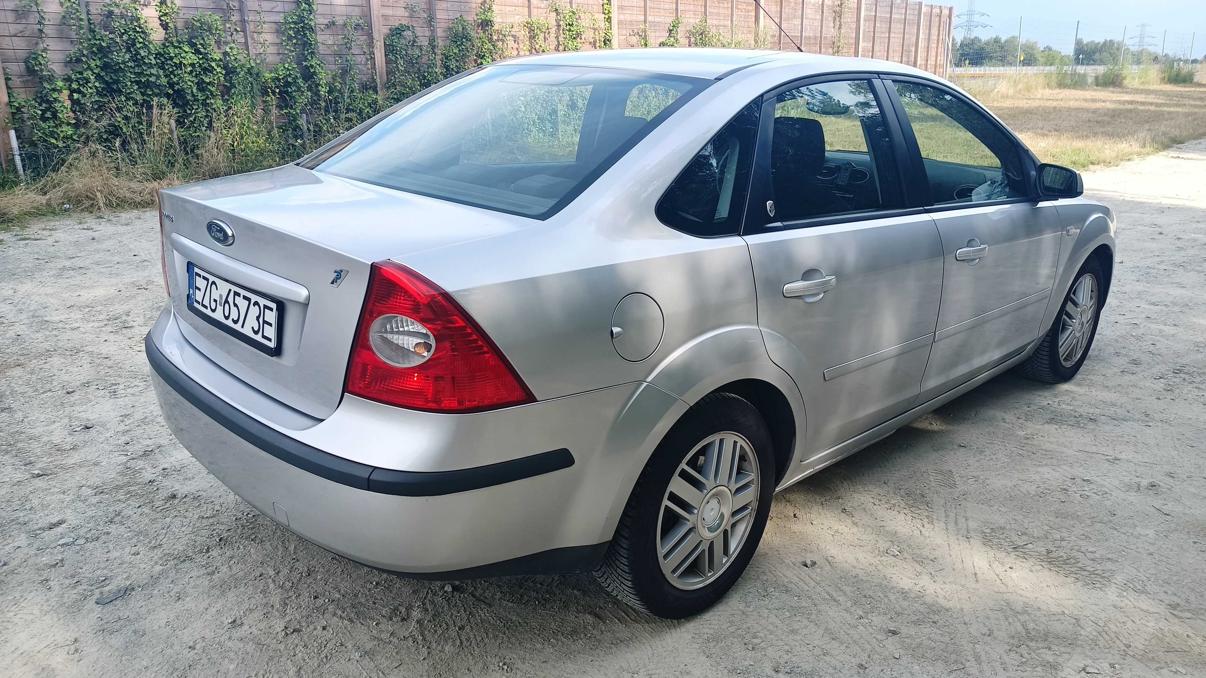 Ford Focus mk2 sedan 1.6 Ti-VCT 115KM wersja GHIA