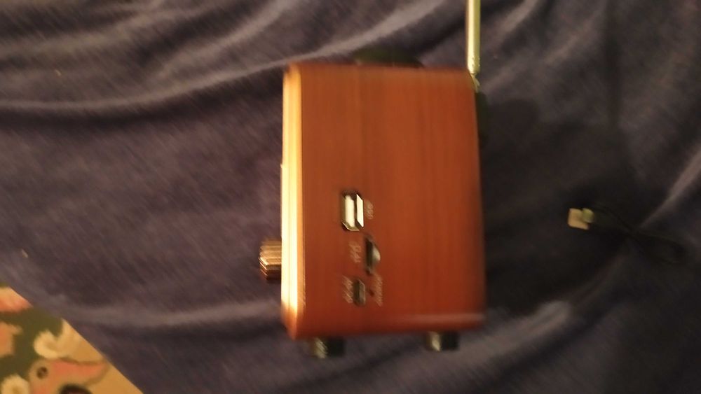 Rádio portátil retro