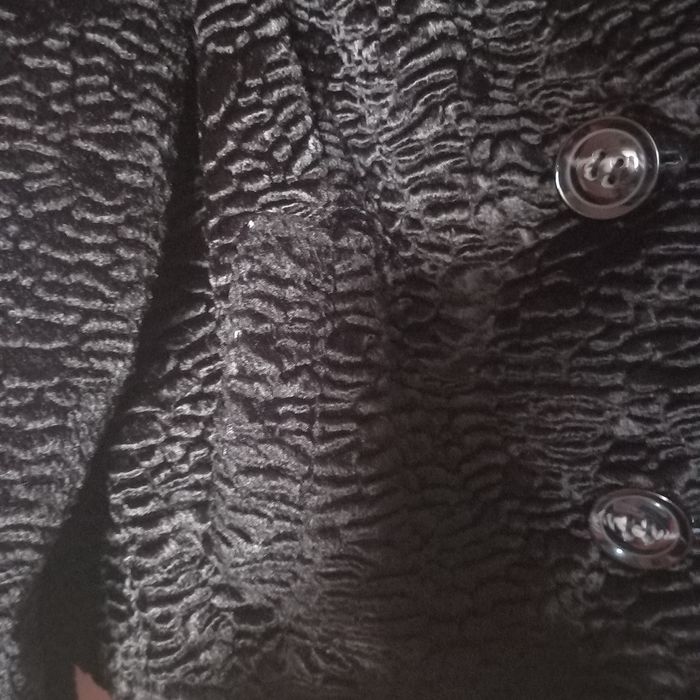 Полушубок каракулевый искусственный  50 размер