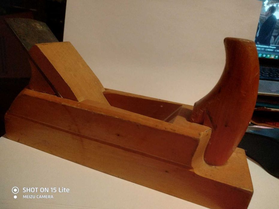 Рубанок по дереву.