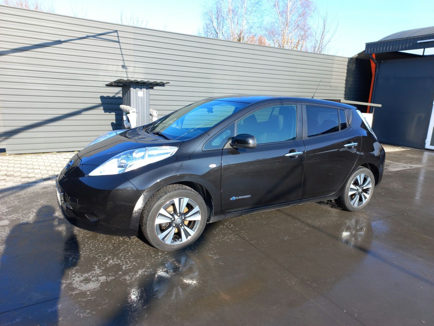 Nissan Leaf 2017 року