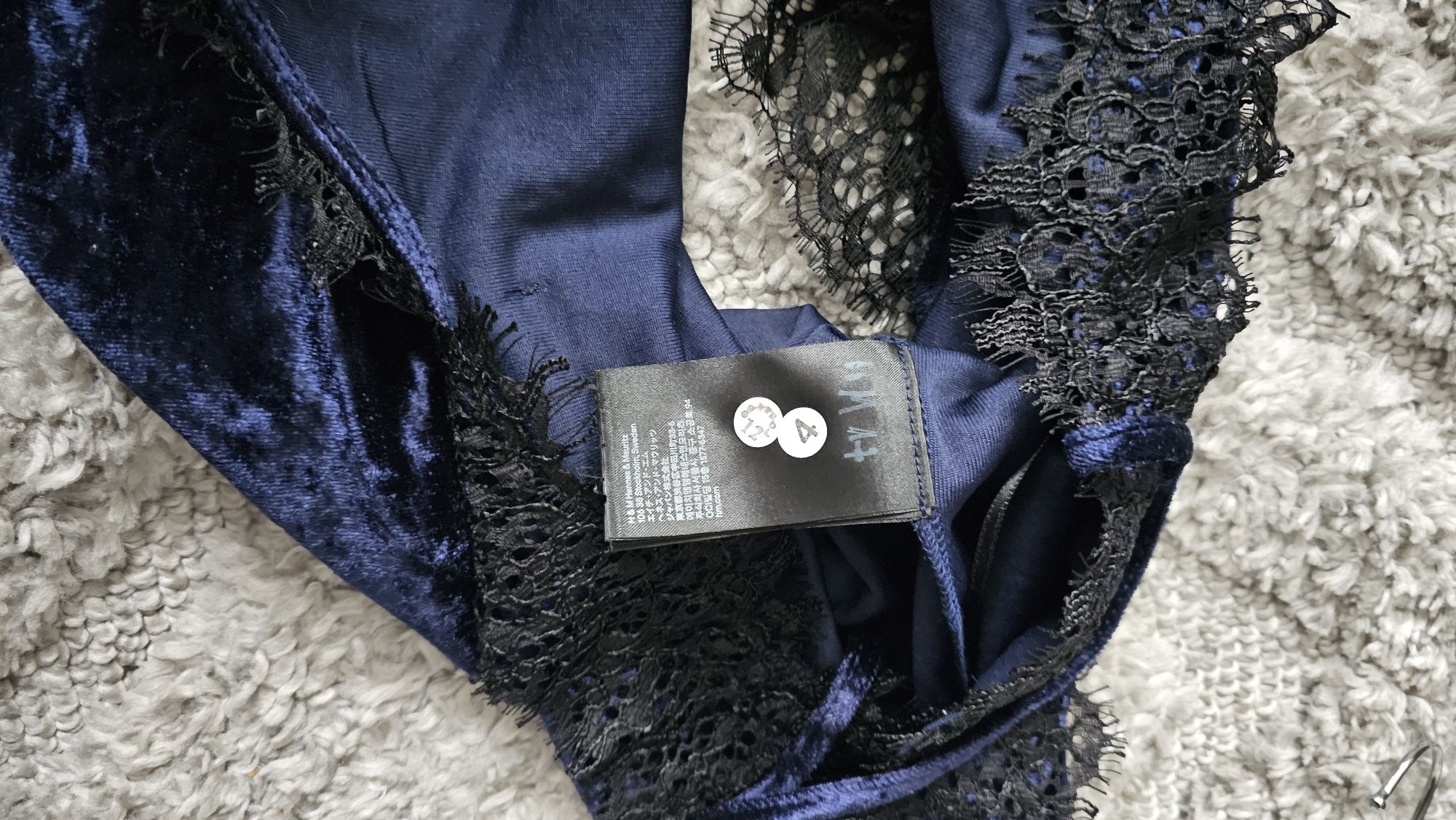 Wyprzedaż Aksamitny top na ramiączkach H&M r M