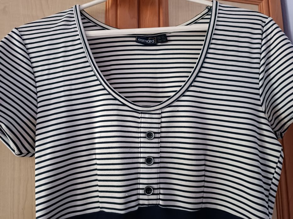 Sukienka biało-granatowa w paski