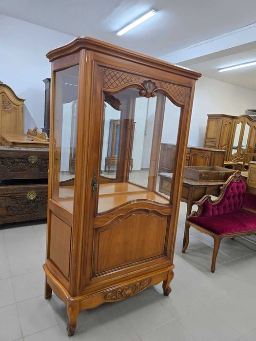 Witryna w stylu ludwikowskim (włoska). Transport na terenie kraju