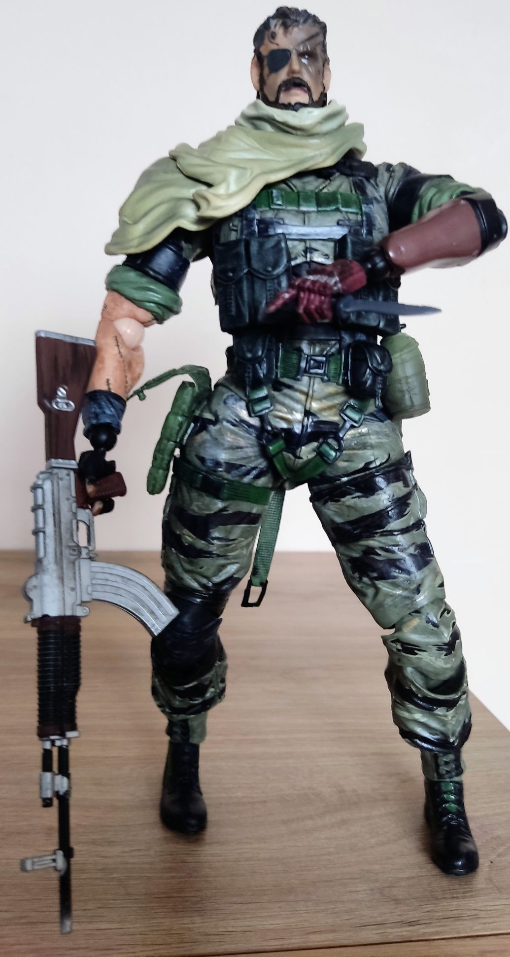 Metal Gear Solid Snake jak Play Arts Kai figurka PS4 PS3 Xbox One PC.