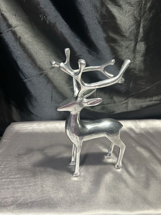 Figurka Jelenia z Metalu Srebrny Kolor, Elegancka Dekoracja