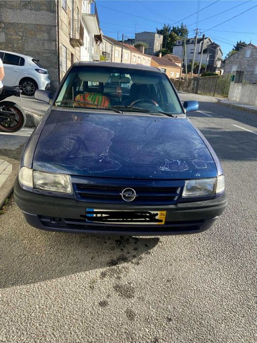 Opel Astra F 1.7 – Econômico, Espaçoso e Confiável!
