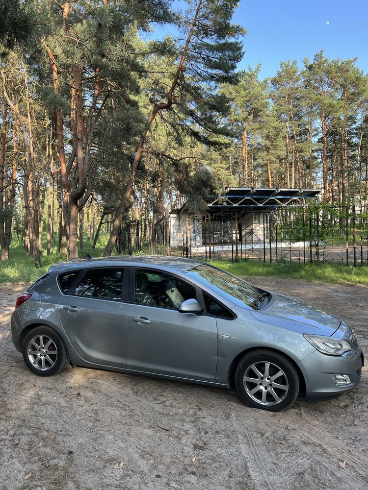 Автомобіль Opel Astra J