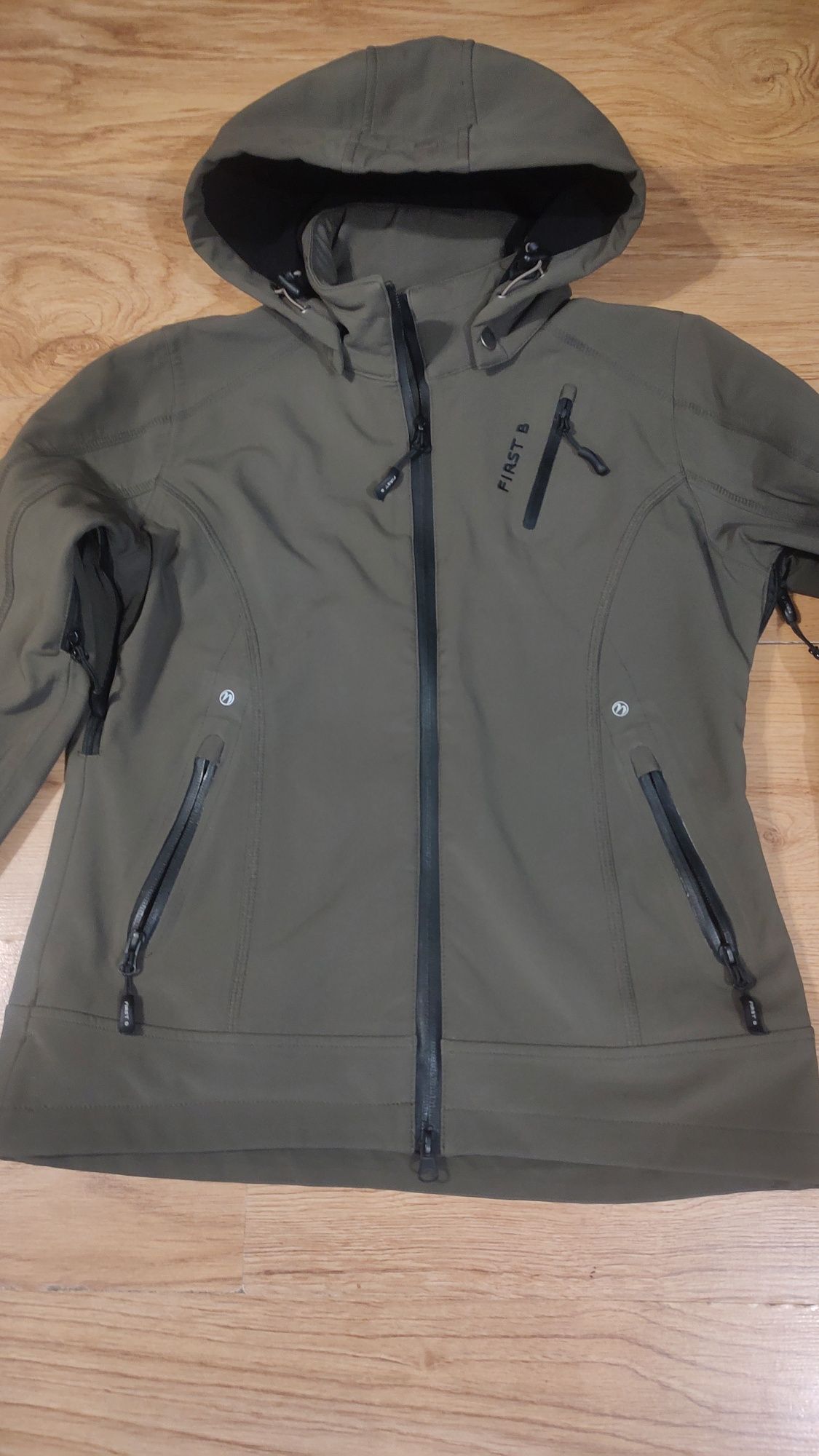 Kurtka typu Softshell.