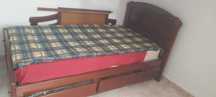 Cama solteiro em mogno