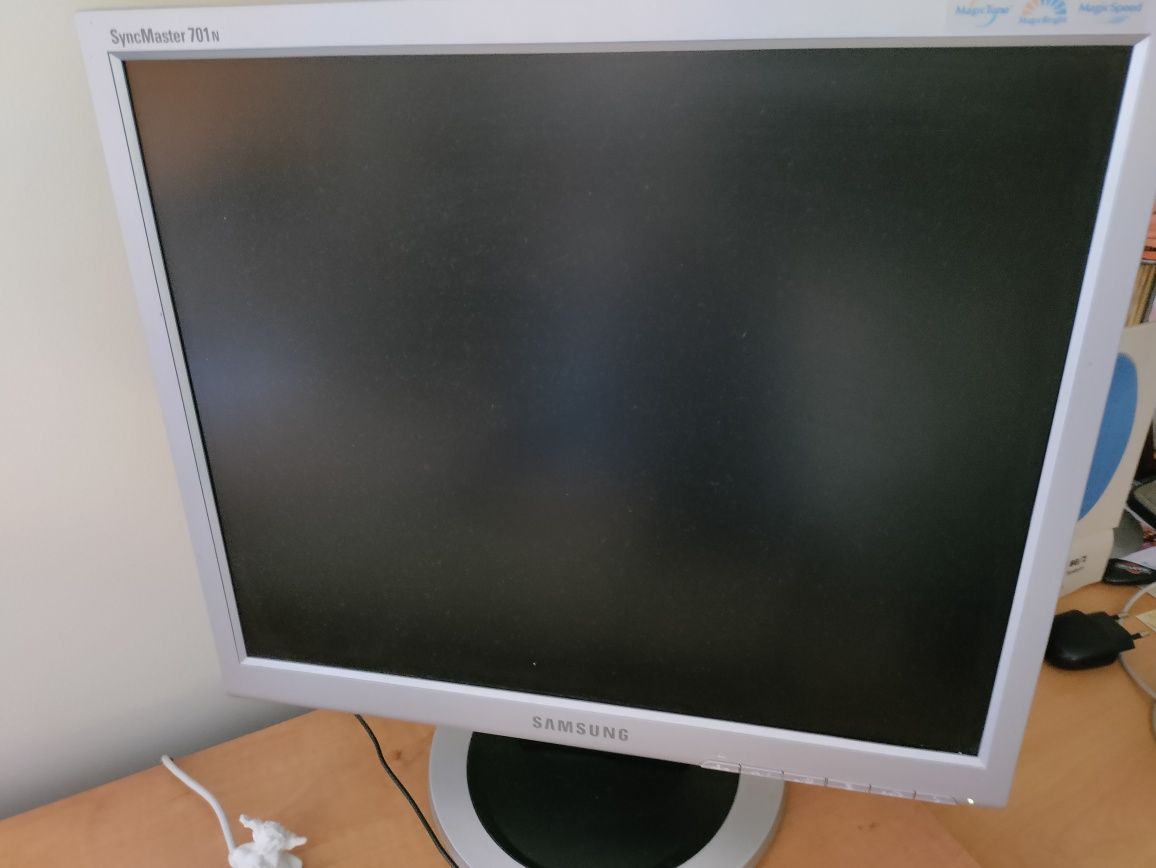 Monitor Samsung syncMaster 701N