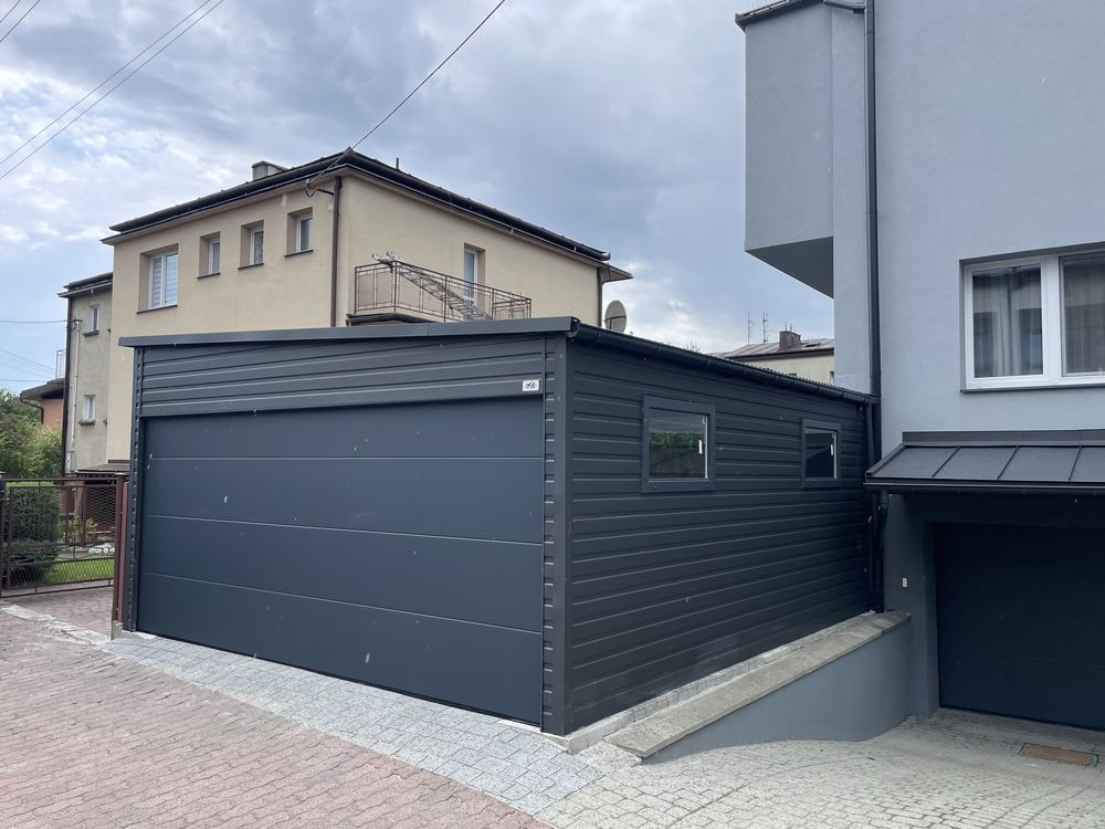 Garaż blaszany 5.5x6, brama segmentowa, grafit, profil zamknięty.