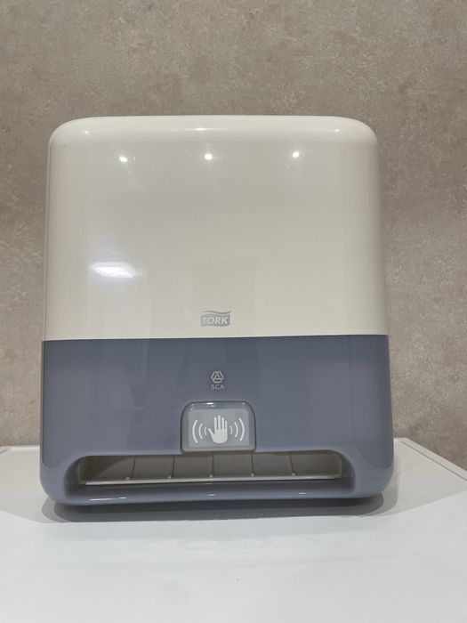 Диспенсер для паперових рушників