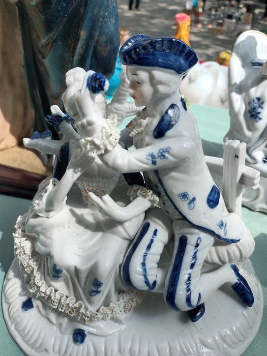 Estatuetas em porcelana branca/azul