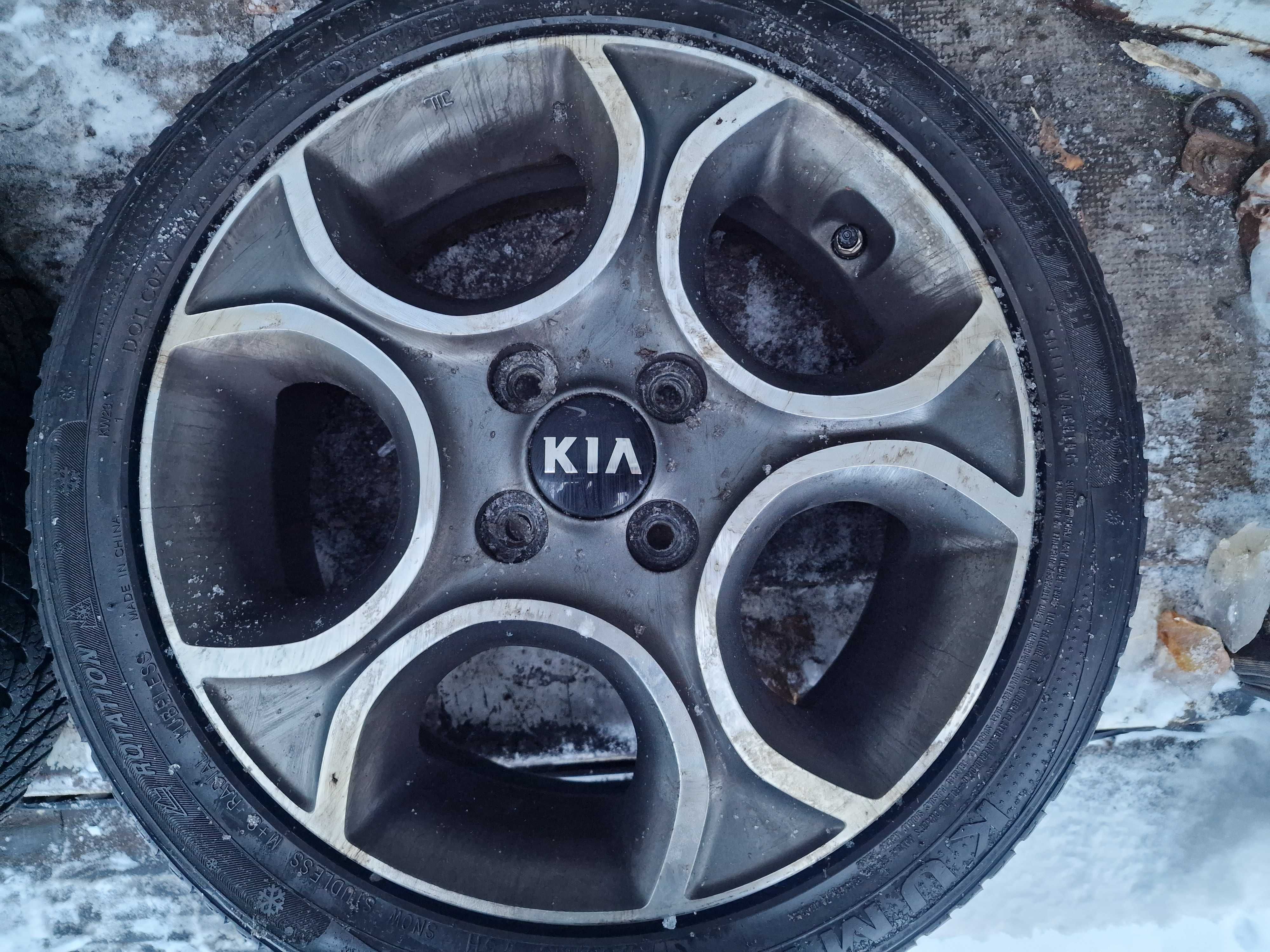 4 Oryginalne Koła KIA 4x100 ET 52 Opony zimowe 175/50 15" Kumho