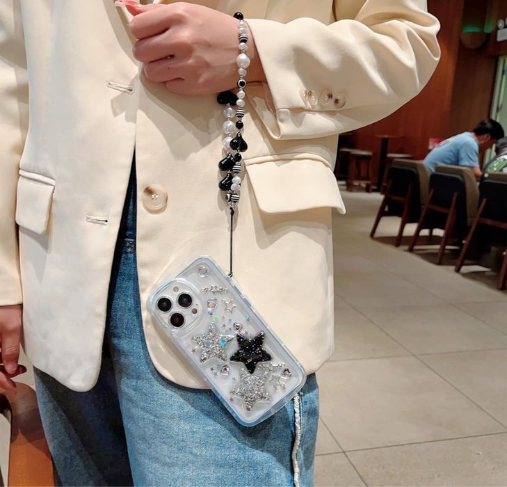 Etui z łańcuszkiem i gwiazdkami do iPhone 14 Pro Max
