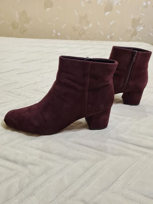 Полусапожки женские CLARKS, 39 размер,UK6,замшевые.