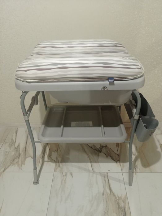 Пеленальний столик з ванночкою Chicco