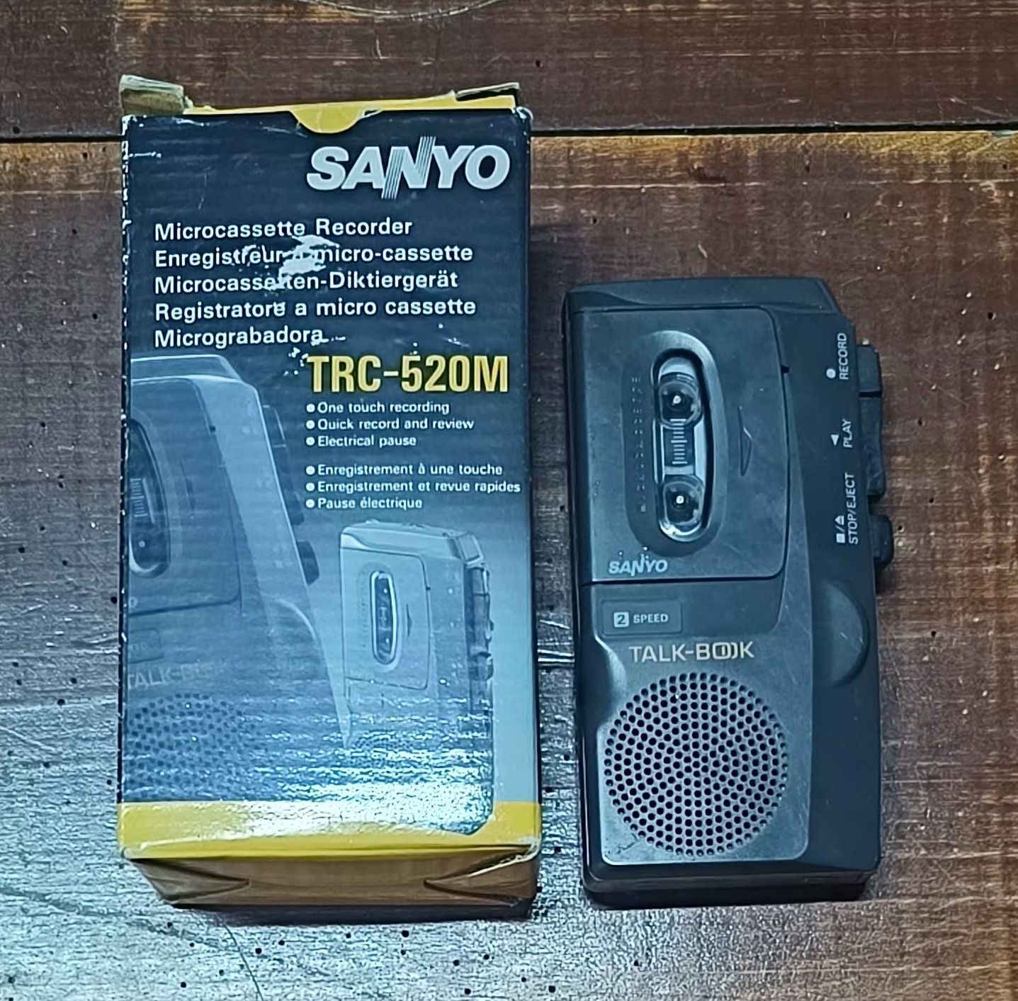 Dyktafon SANYO TRC520M z pudełkiem + kaseta SANYO.
