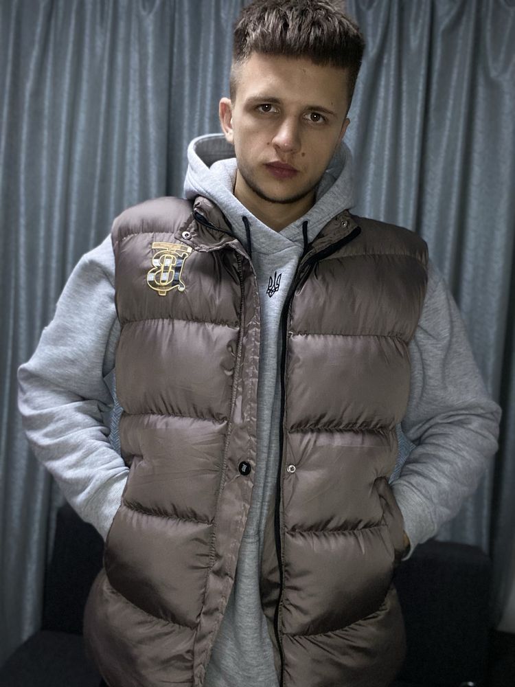 Чоловіча жилетка burberry оригінал ! Стан нової !