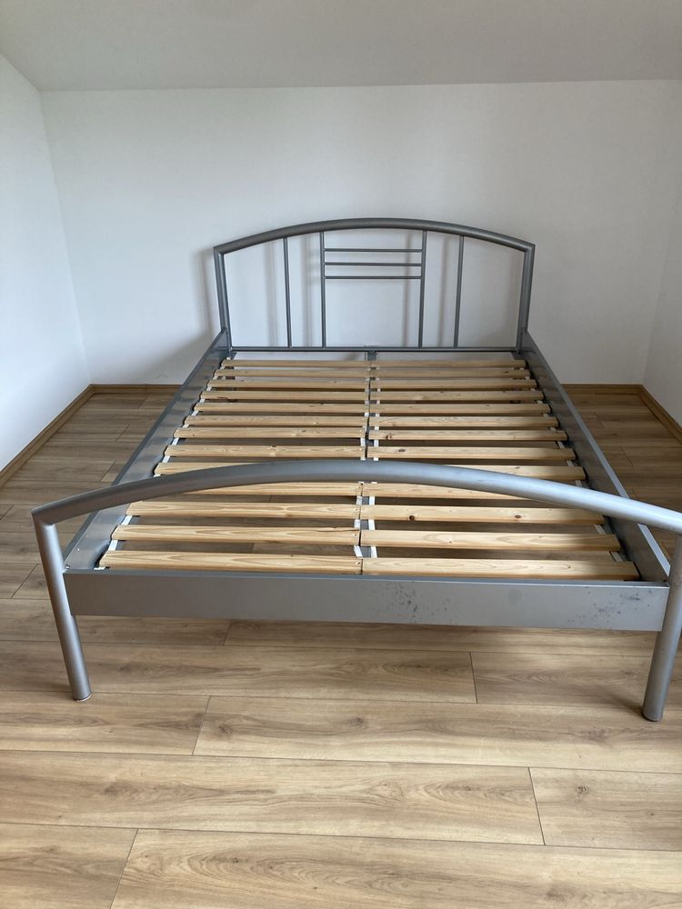 Metalowa rama łóżka 140x200 ze stelazem