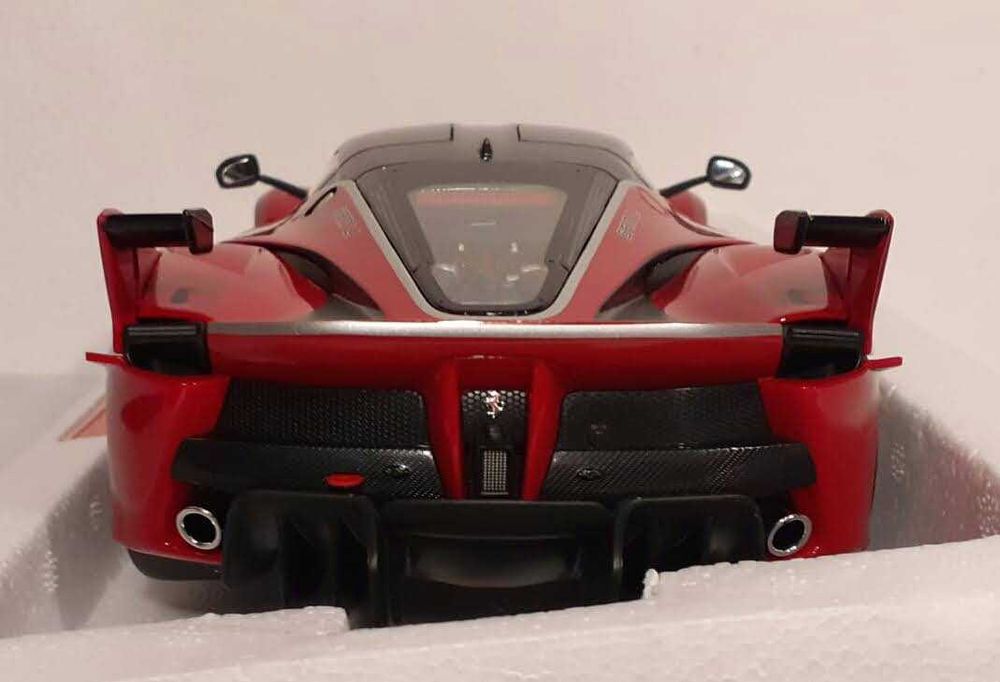 1/18 Ferrari FXX-K#88 - Burago signature