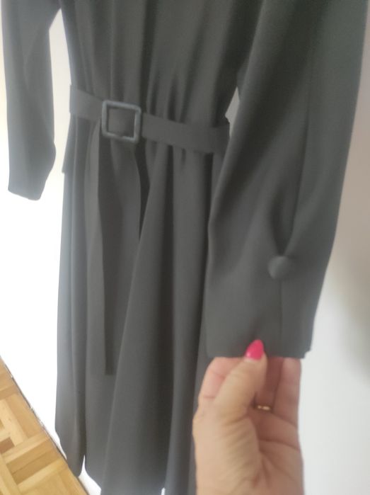 Sukienka zapinana na guziki, dwurzędowa