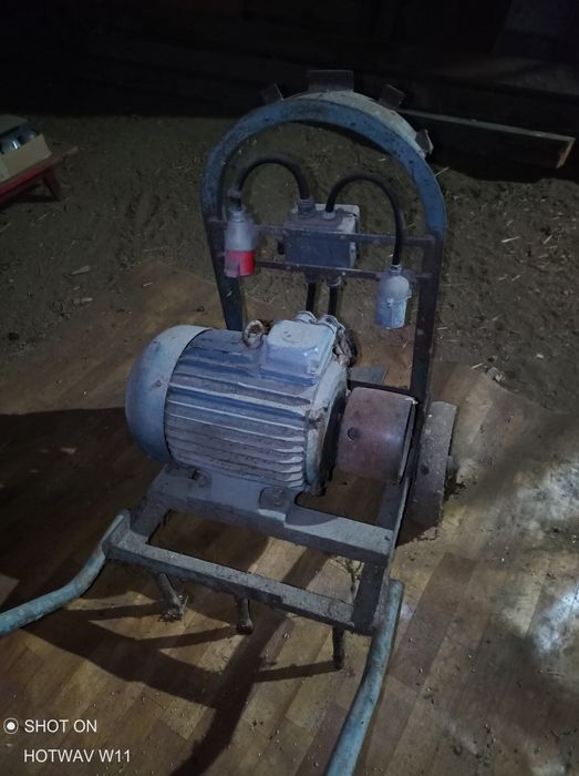 Silnik 10kw na podwoziu.