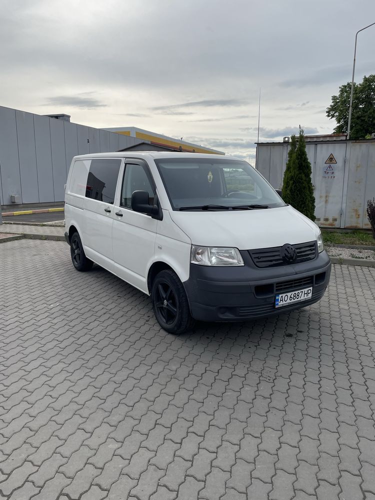 VOLKSWAGEN Transporter T5