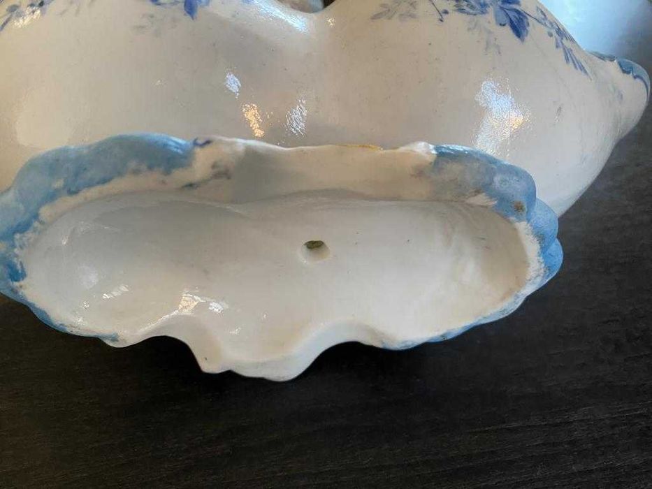 Франція 1870-80-х. Ваза-кошик з дівчинкою.