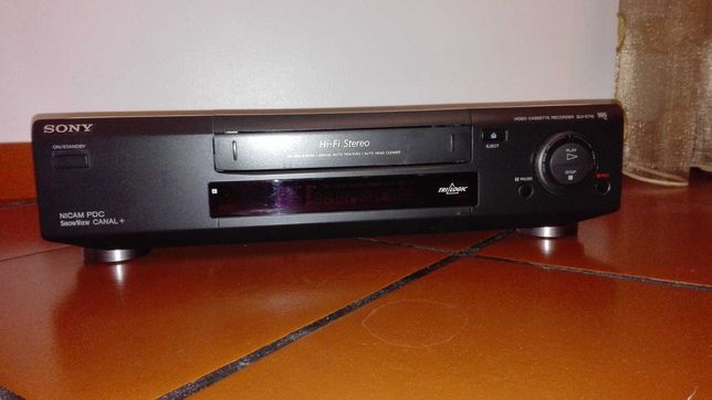 Vídeo Cassette Recorder, com comando, marca Sony, Modelo SLVE710