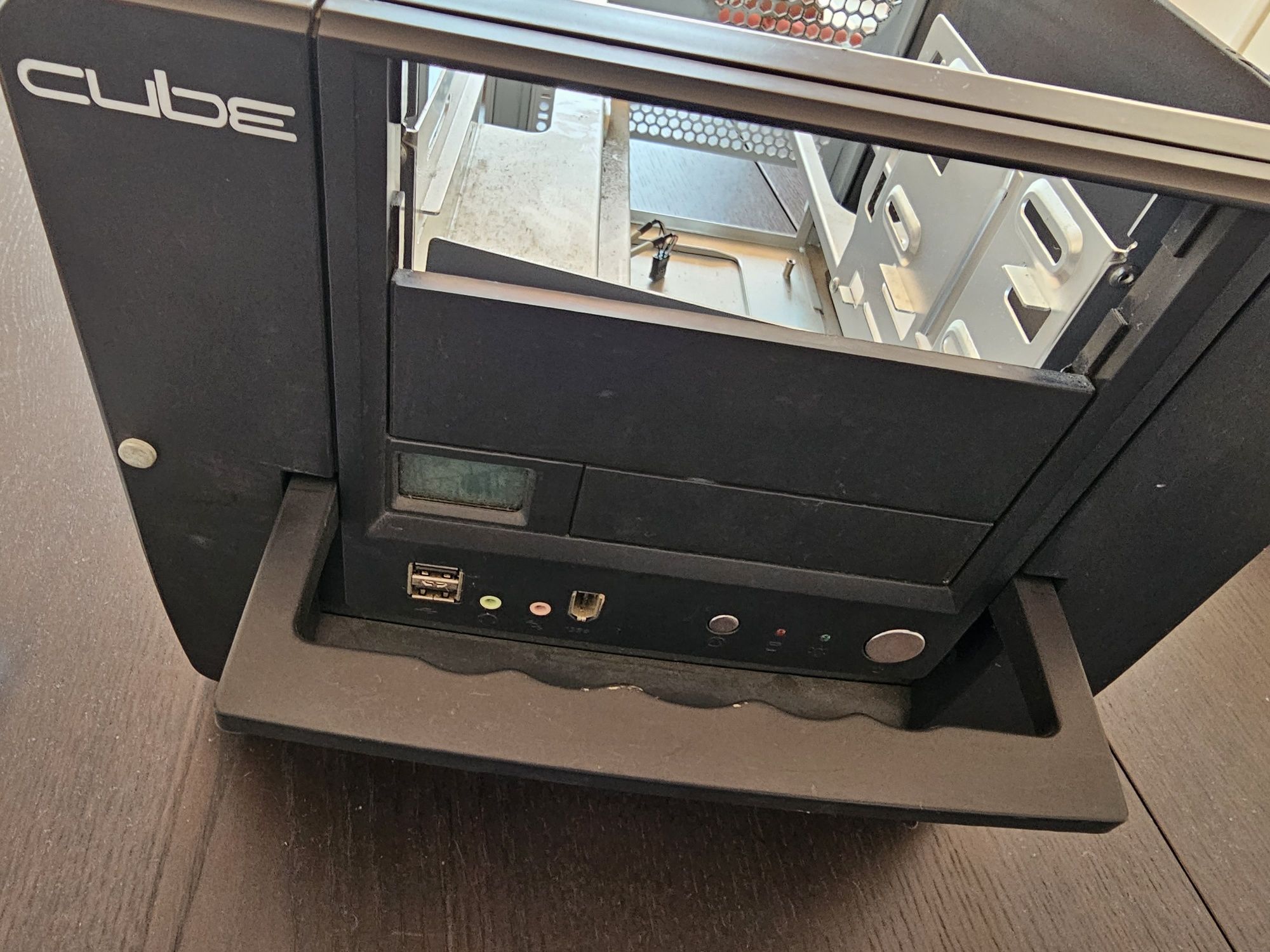 Vendo caixa de PC Cube para board micro Atx