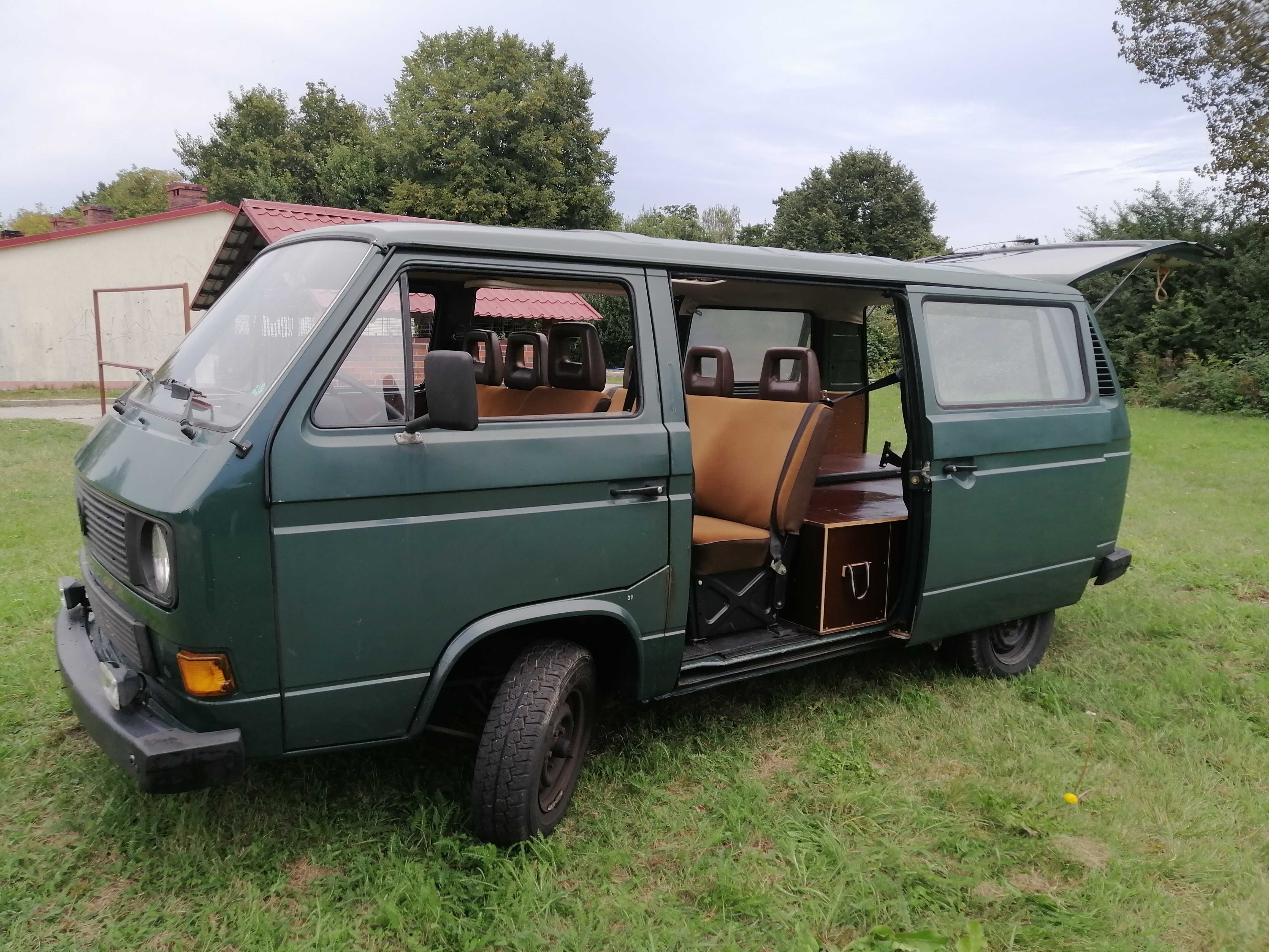 volkswagen t3 bardzo nietypowy model, z tyłu możliwość spania