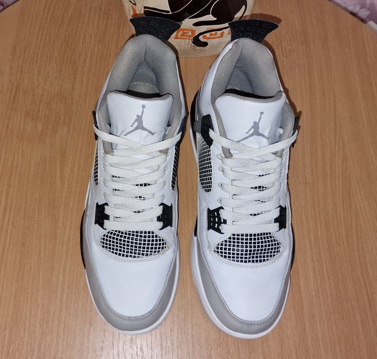 Кроссовки Air Jordan 4 Retro (40 размер)