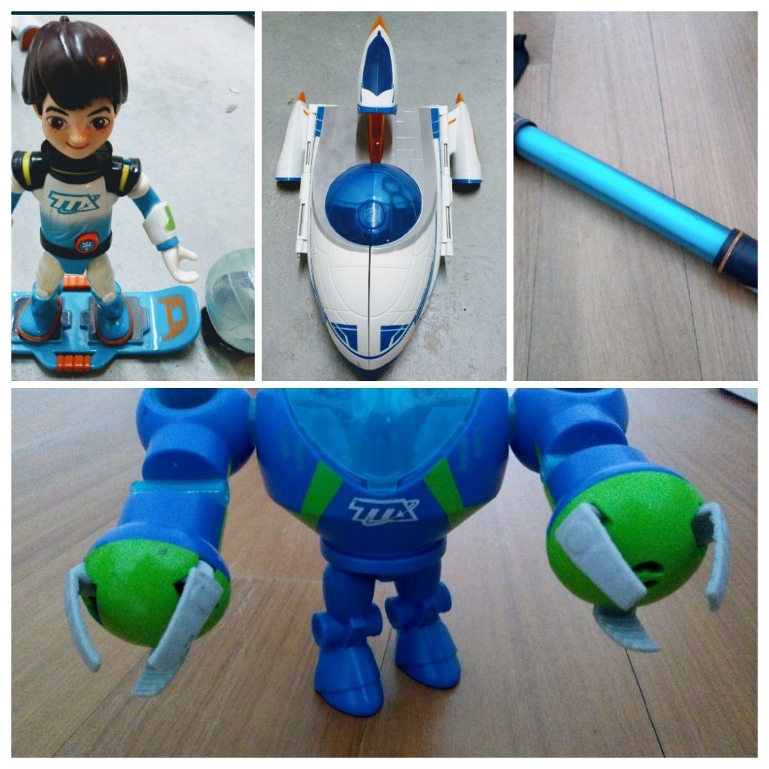 Nave, boneco grande, laser e Robot Miles do Futuro