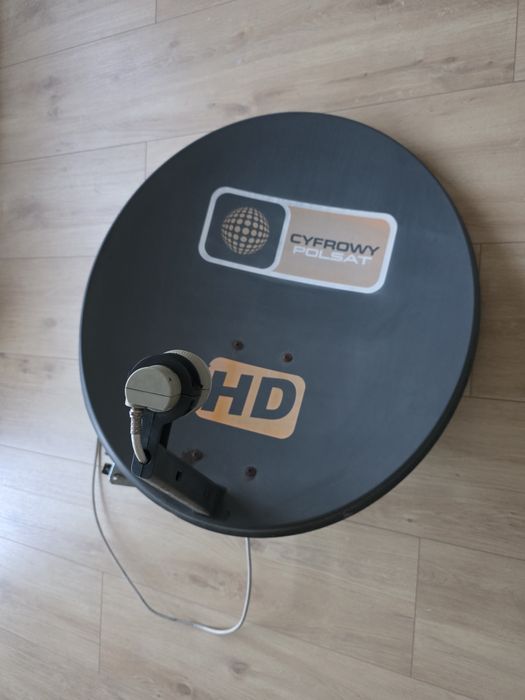 Talerz satelitarny z konwerterem i uchwytem