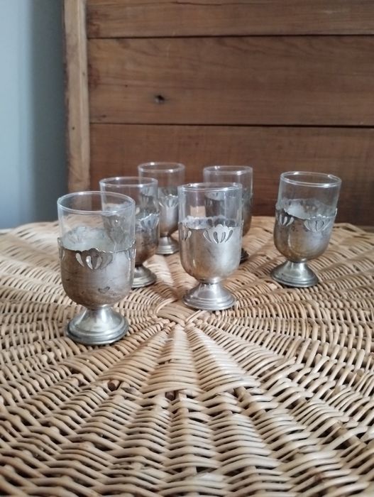 Стопки в мельхиоровых подстаканниках