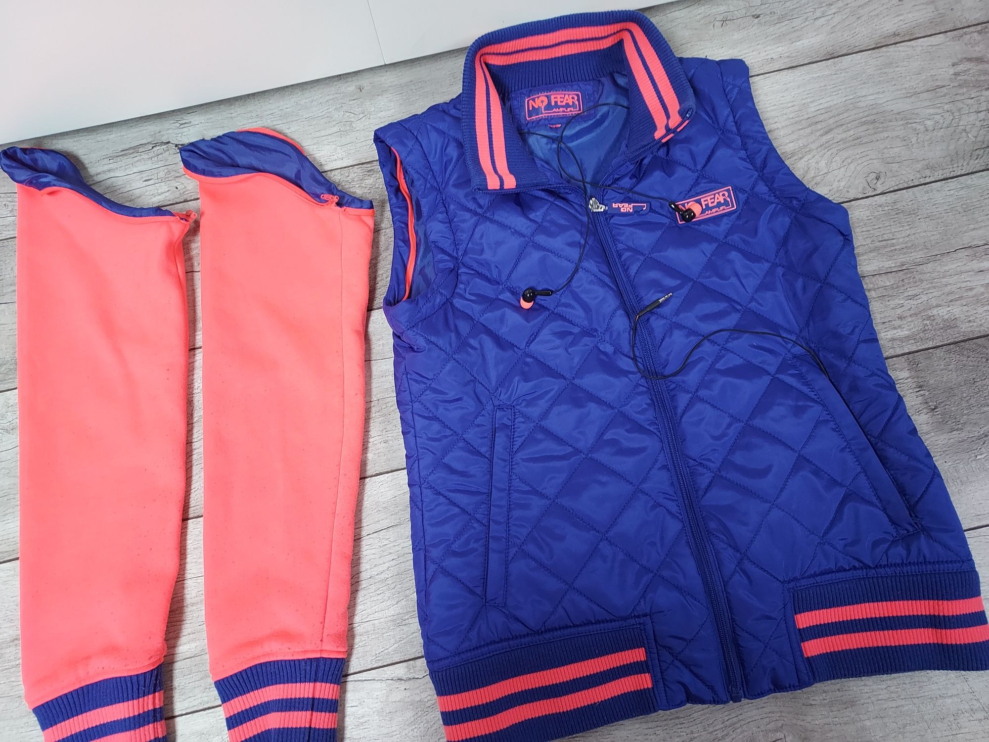 Bluza No Fear z wbudowanymi słuchawkami