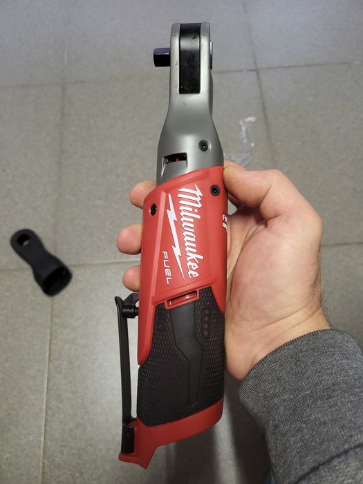 Milwaukee 2557 2558 2560 квадрат 1/2 та 3/8 кутовий гайковерт