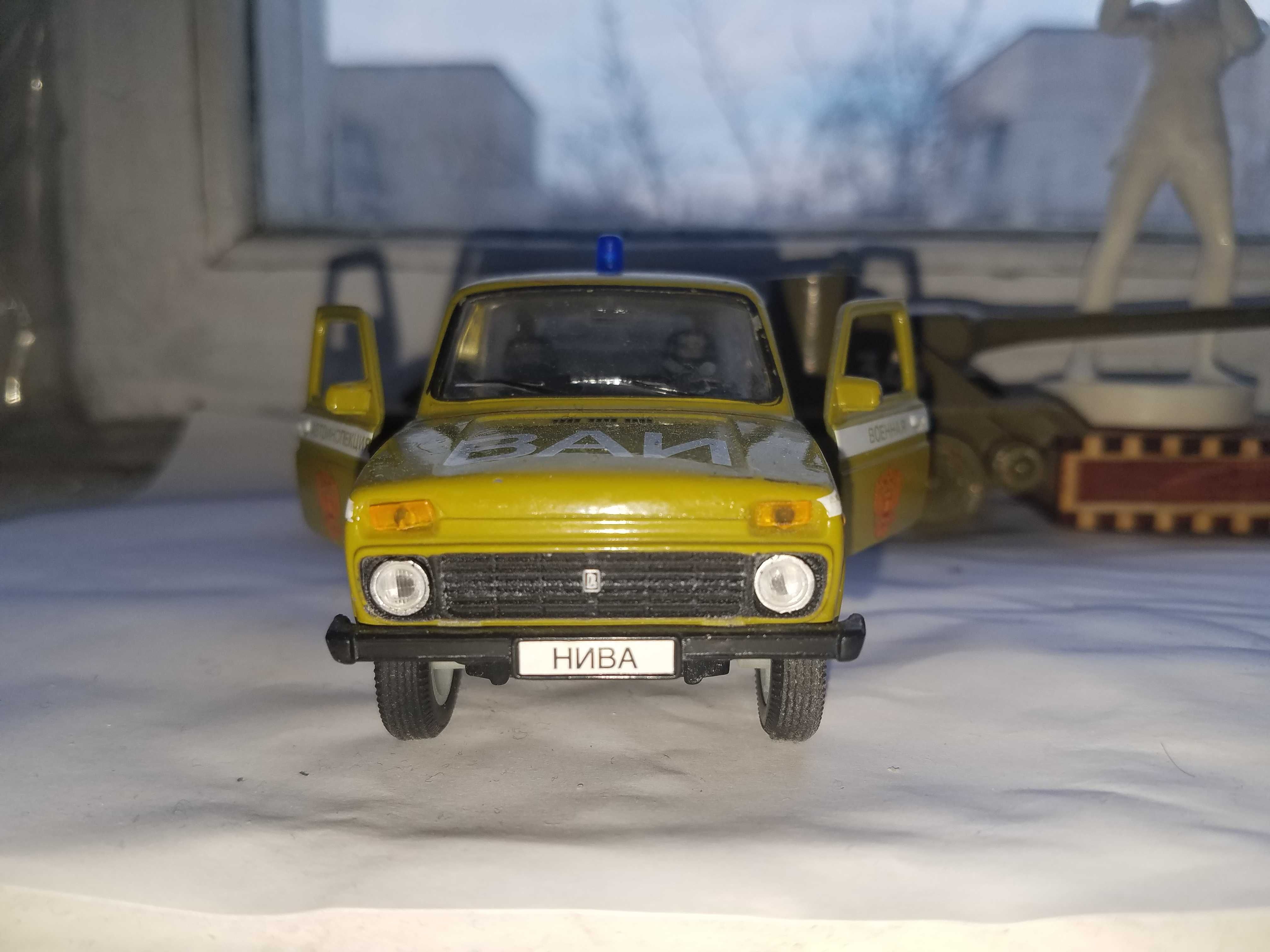 Нива ВАИ (Военная  автоинспекция)  модель  1:34 ( двери открываются)