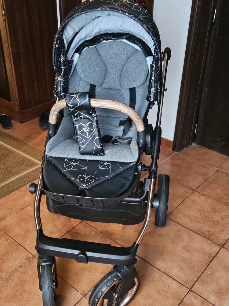 Carrinho de bebe unisexo marca BEBEGUI