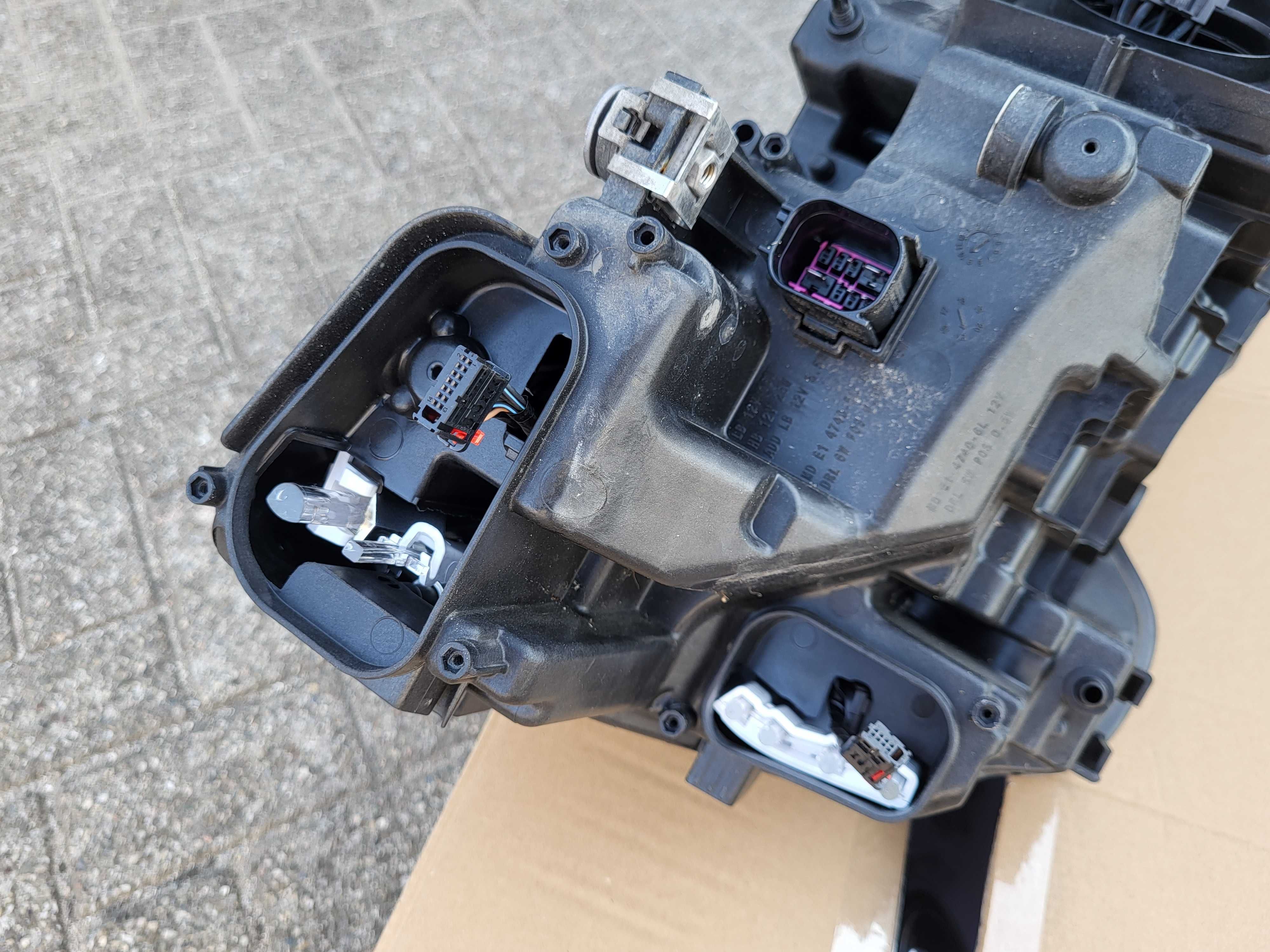 Audi E-tron lampa lewa przód full led 4KE. 941.039 OEM eu 2021