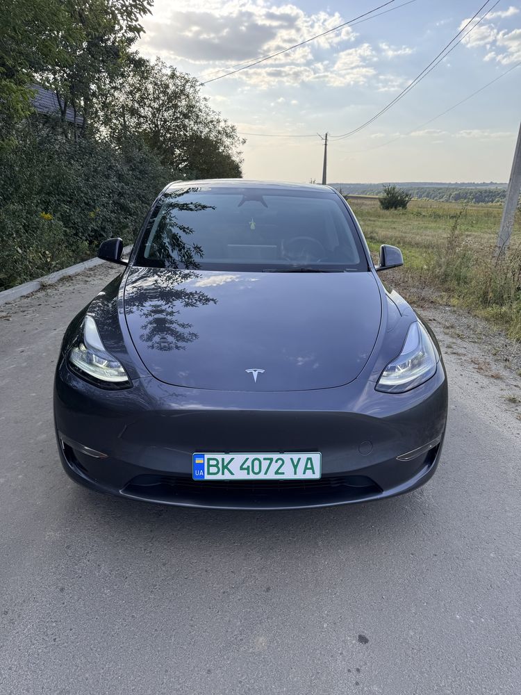 Tesla model Y 2023р