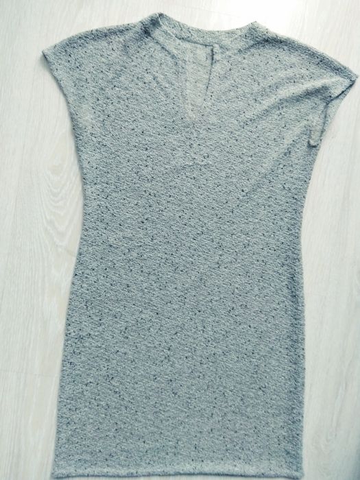 Efektowna dzianinowa sukienka o długości mini