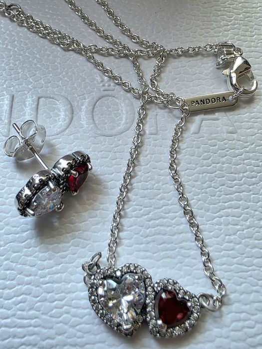 Komplet biżuterii Pandora naszyjnik i kolczyki z serduszkami
